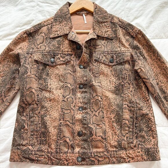 NWOT Free People Snake Trucker Jacket XS Brown Snakeskin Print Denim Cotton - Picture 7 of 12